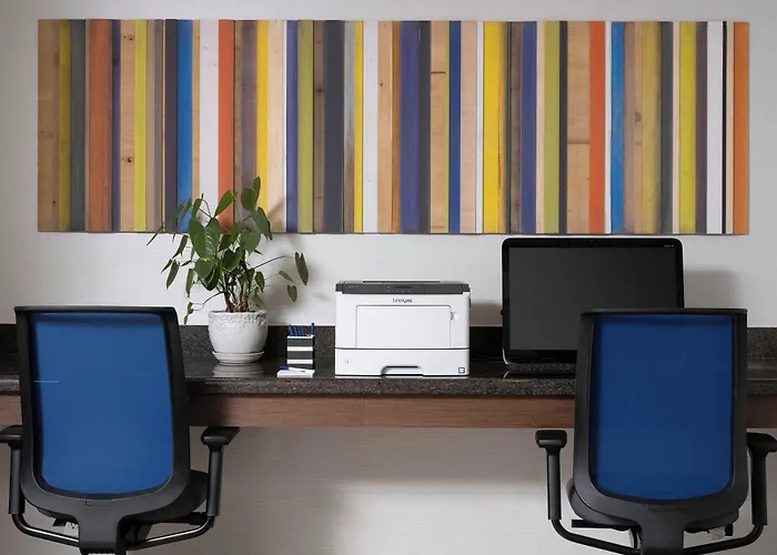 Holiday Inn Express Hotel & Suites Belmont By Ihg